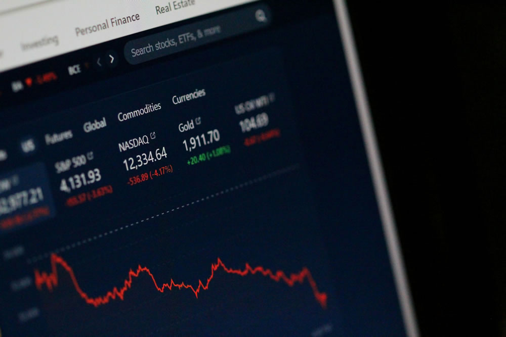 Passive vs. Active Investing: Choosing the Right Strategy for Your Goals