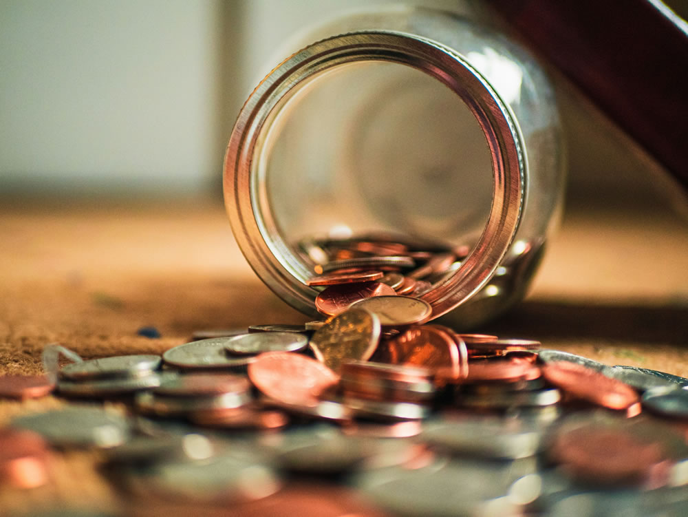 Financial Spring Cleaning: Tips for Decluttering Your Finances